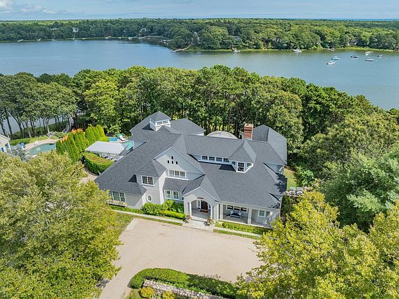 2nd image of 33 Shoestring Bay Road