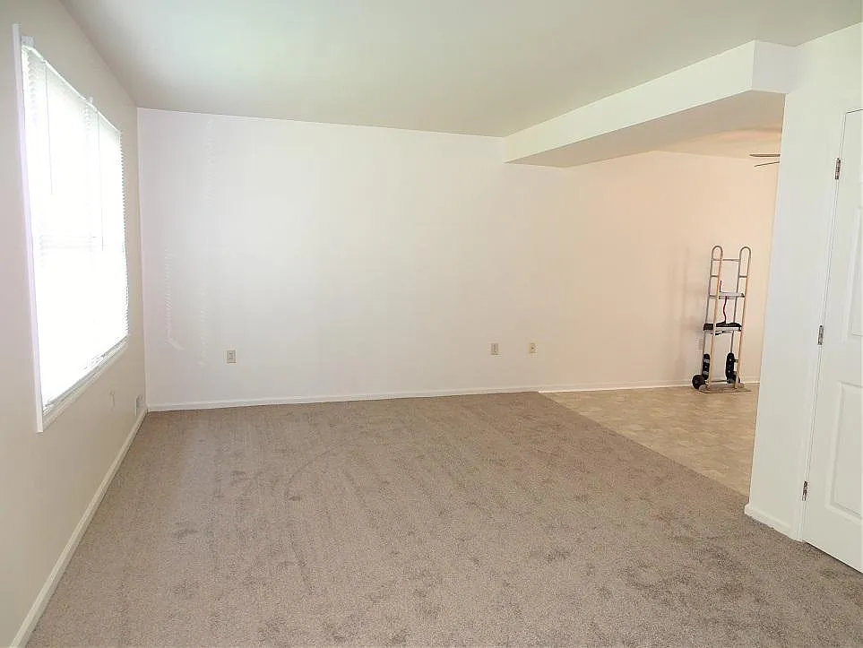 3 bed, 1.5 bath, 1188 sqft, $1,495 — Photo 3