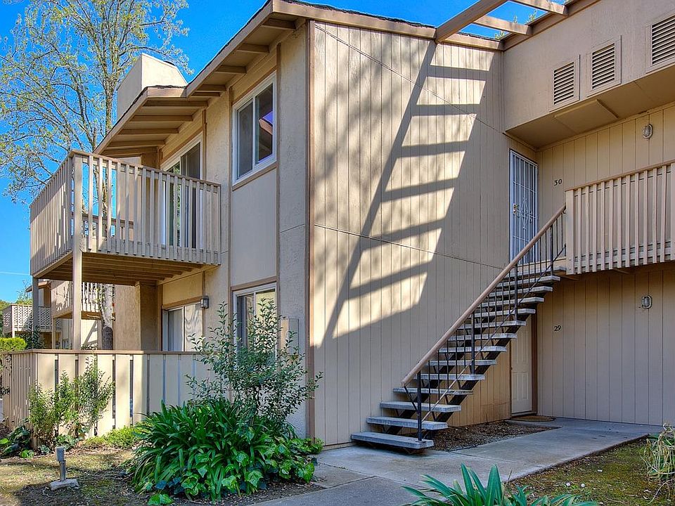 2nd image of 328 Northbank Ct APT 30