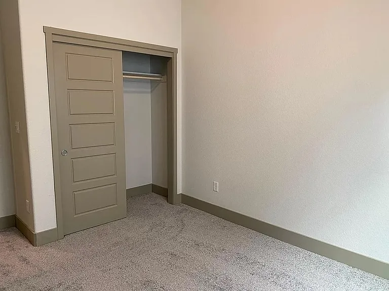 2467 Valverde Dr — Photo 37