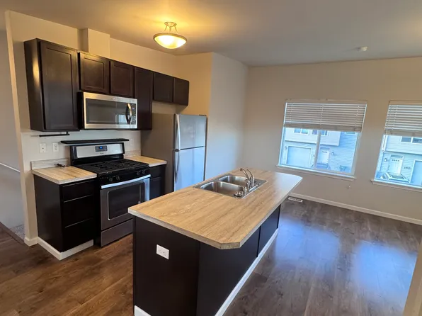 196 Willow View Cir #196, Anchorage, AK 99504