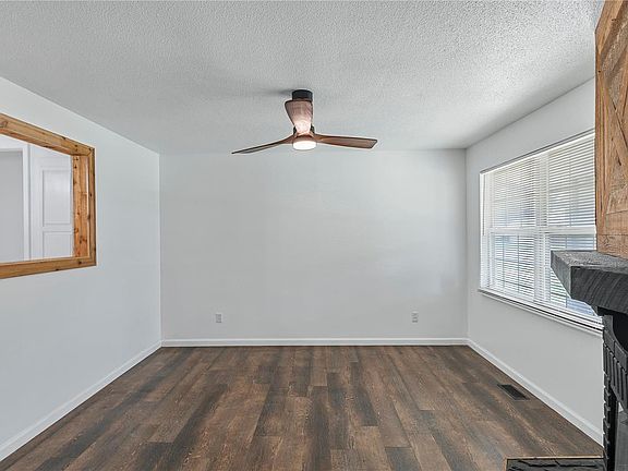 4th image of 1062 Fernbrook Dr