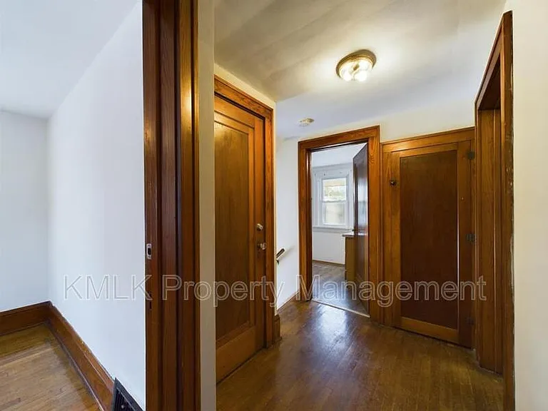 524 Allyn St — Photo 31