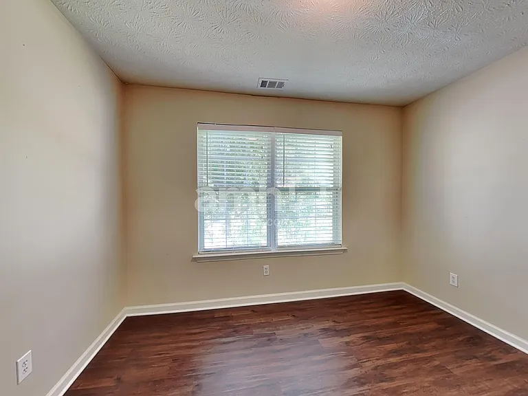 1728 Silverchase Dr SW — Photo 18