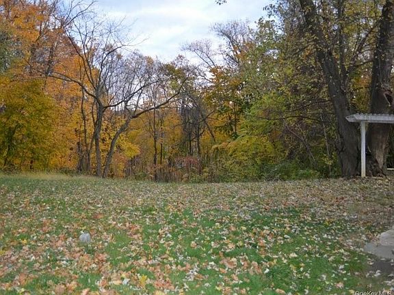 3rd image of 6 Stowe Road