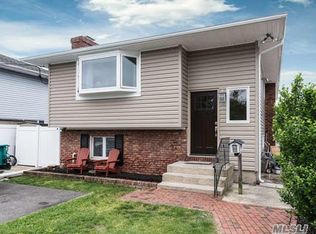 18 5th St, Bayville, NY 11709