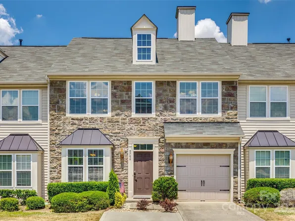 9786 Springholm Dr, Charlotte, NC 28278