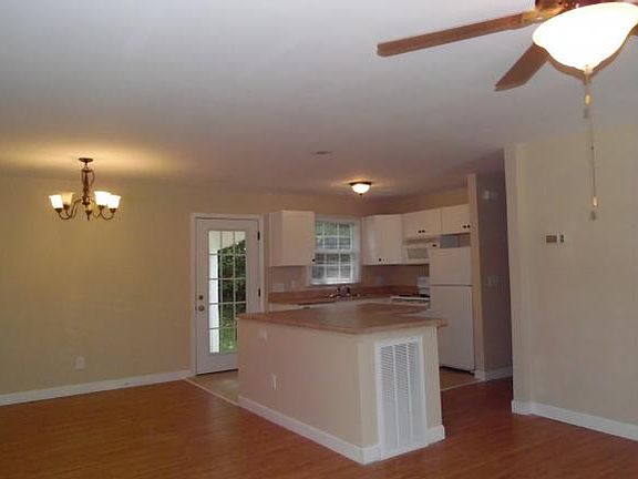 2nd image of 1119 Edgewood St
