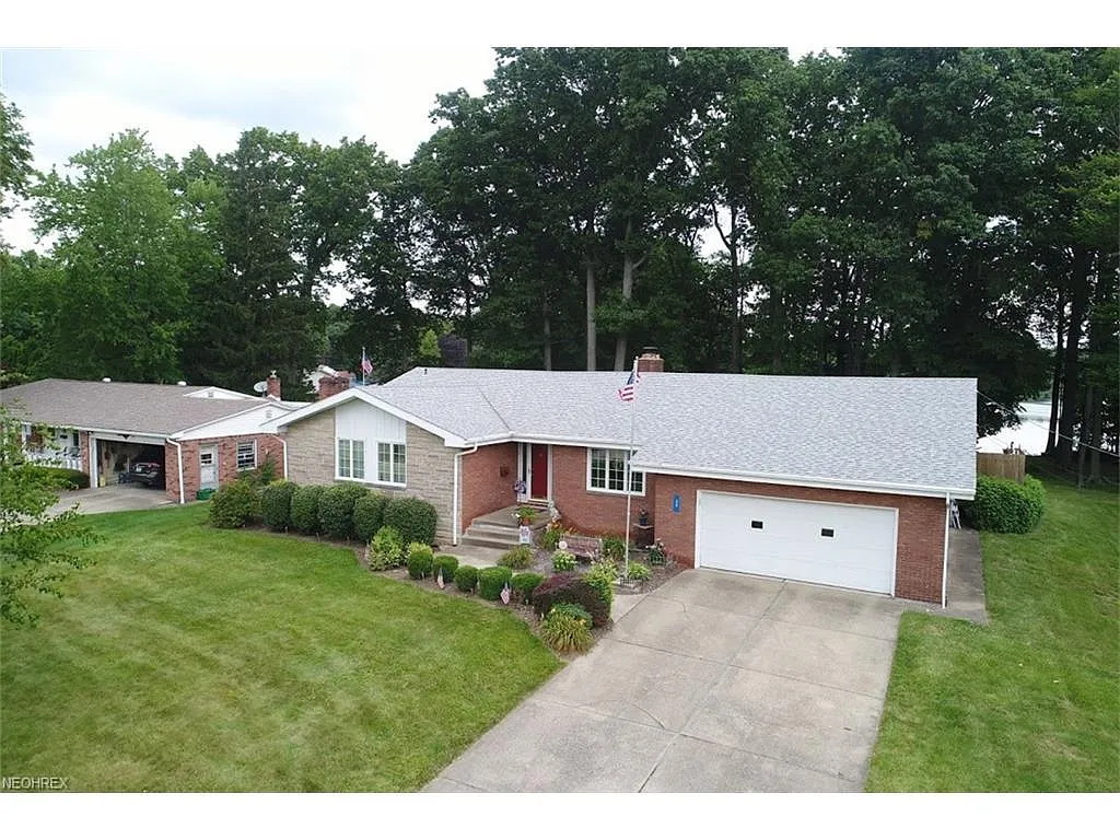 35 Lake Shore Dr photo 1