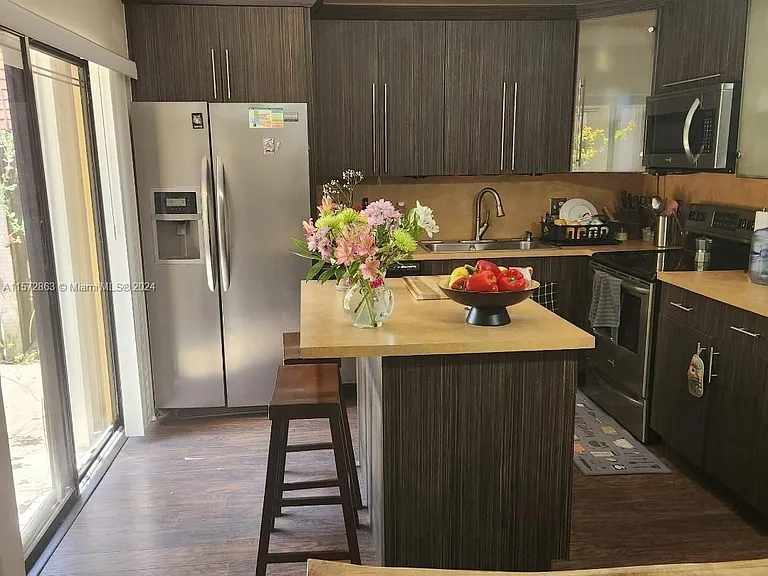 NW 98th Cir — Photo 36