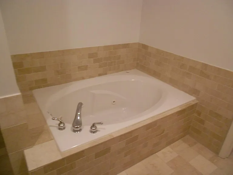 1513 N Milwaukee Ave — Photo 13