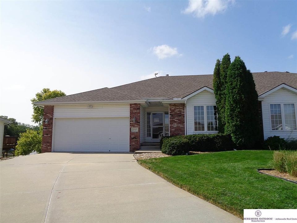 1st image of 2717 Lakeview Cir