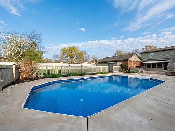 4th image of 1113 Lois Ln