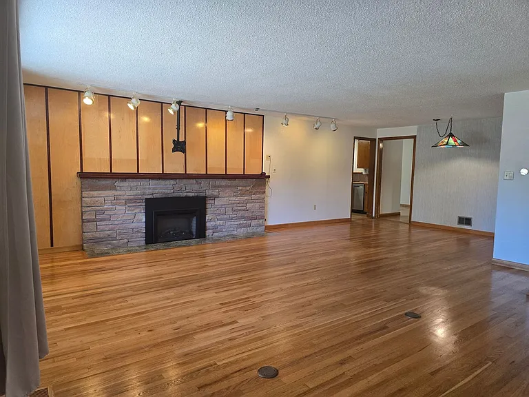 1012 N Villard St — Photo 5