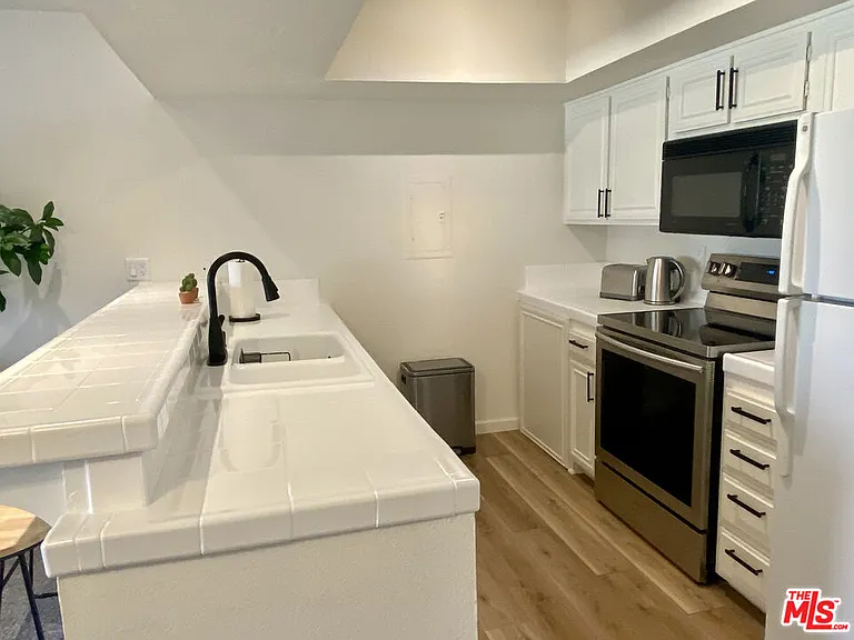 1655 E Palm Canyon Dr #318 — Photo 8