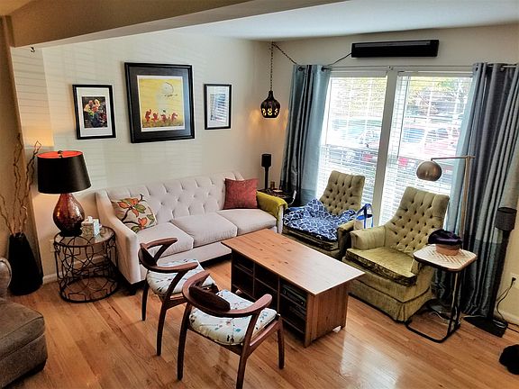 Spacious Livingroom with hardwood floors