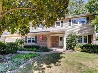 1625 Leabrook Ln, Wheaton, IL 60189