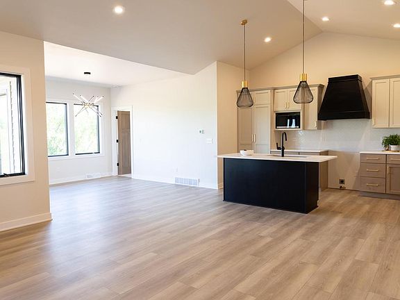5th image of 332 S 2nd STREET