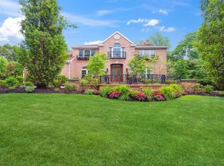22 Woodbury Farms Dr, Woodbury, NY 11797