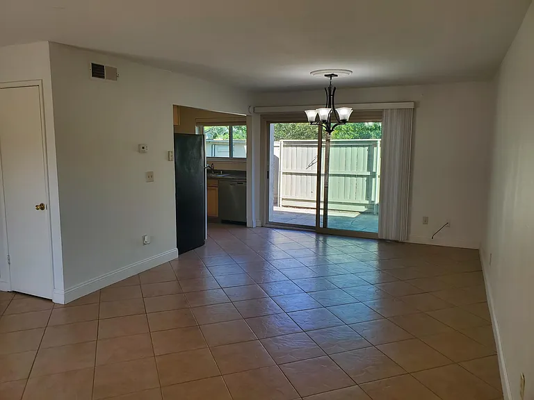 1712 Las Raposas Ct — Photo 2