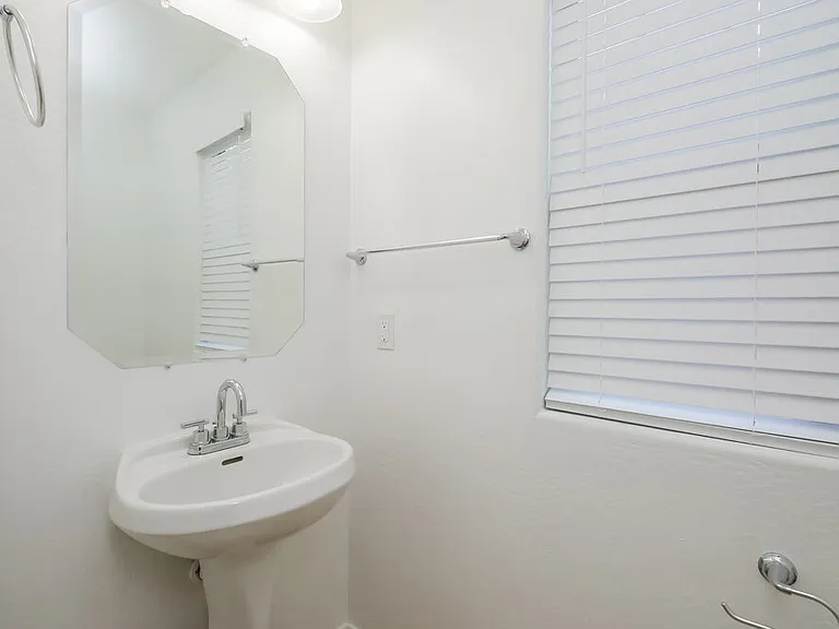 2451 E Vermont Dr — Photo 15