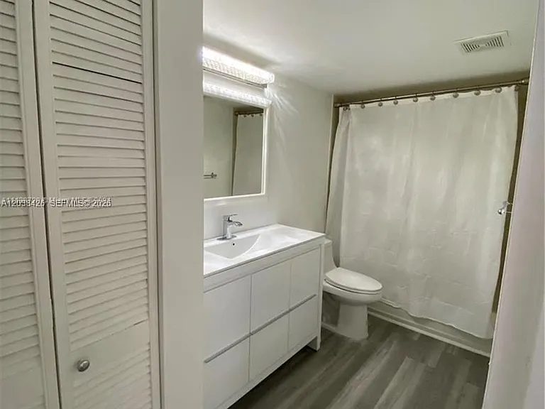 555 NE 15th St #33E — Photo 7