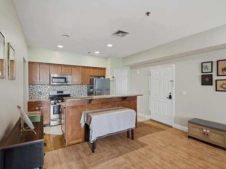 416 Grand St #3B — Photo 12