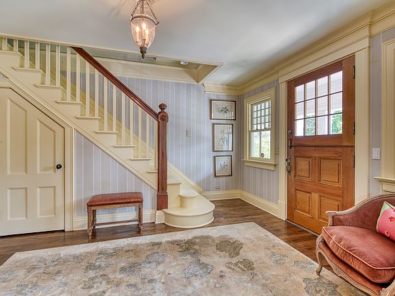 3rd image of 55 Quaquanantuck Ln