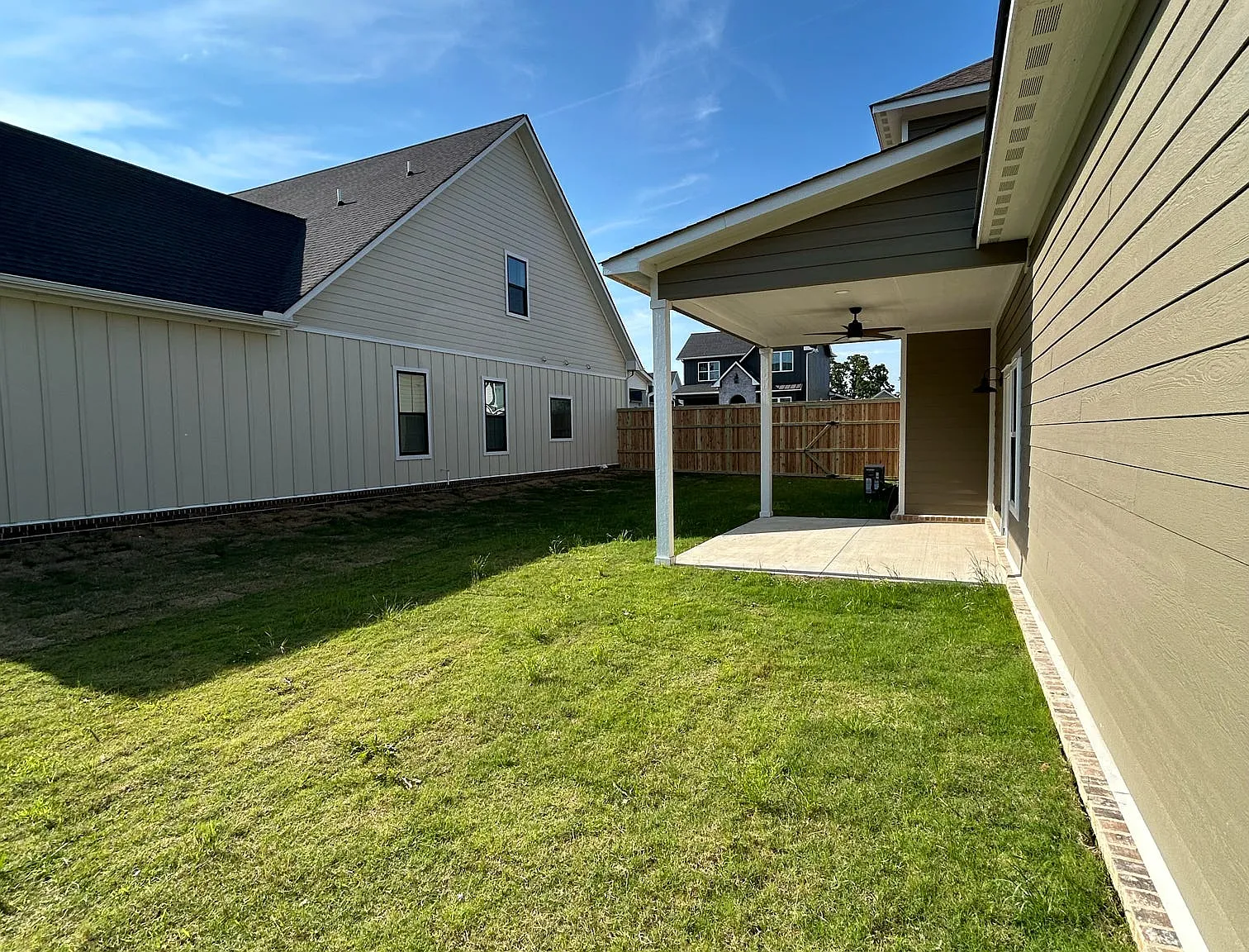 4 bed, 2225 sqft, $2,400 — Photo 3