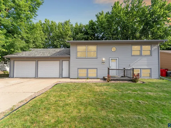 602 E Walnut St, Harrisburg, SD 57032