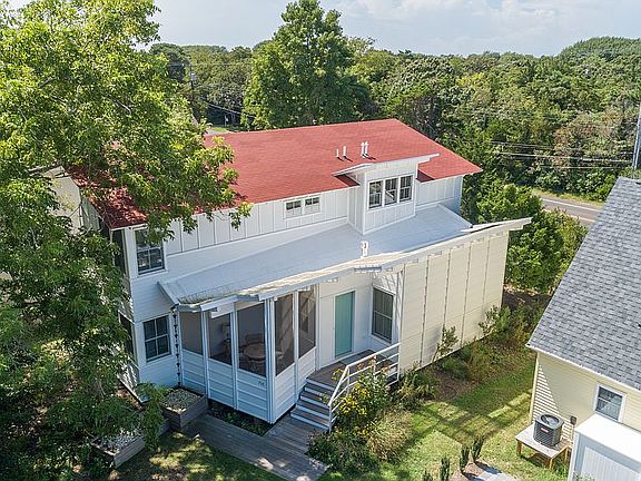 2nd image of 716 W Lake Dr