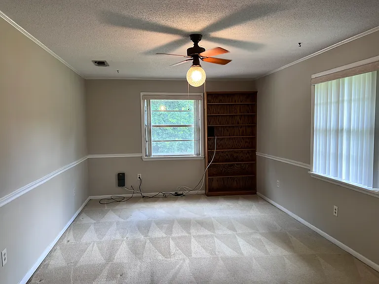 5246 Old River Rd — Photo 3