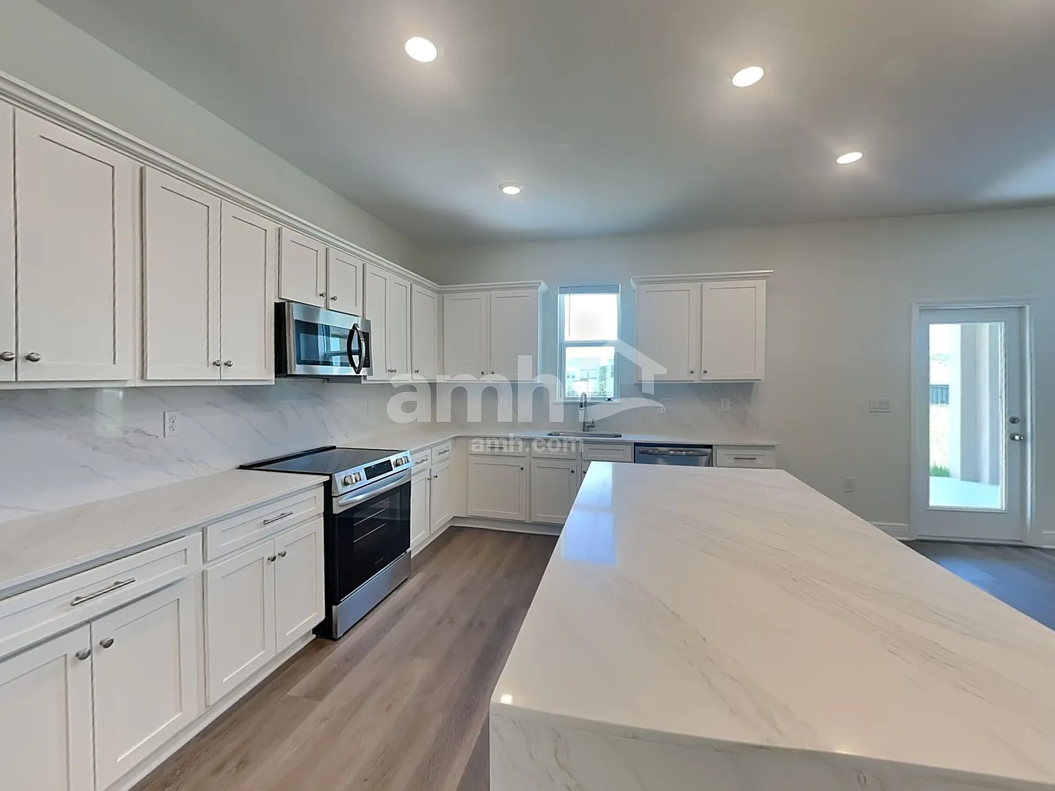 4 bed, 2.5 bath, 2449 sqft, $3,080 — Photo 4