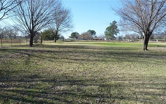 2nd image of 200 Bluebonnet Dr