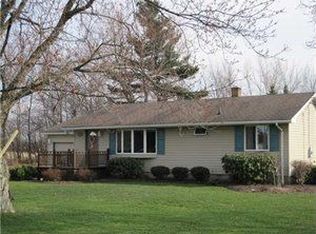 7502 Fairview Dr, Lockport, NY 14094