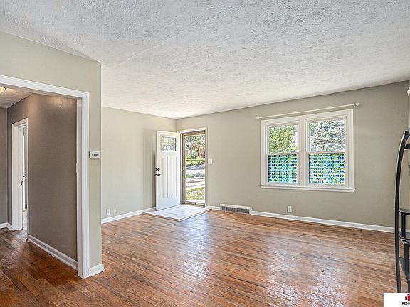 3rd image of 602 S 40th St