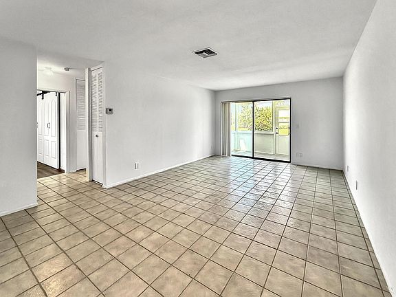 3rd image of 5263 Cresthaven Boulevard #A