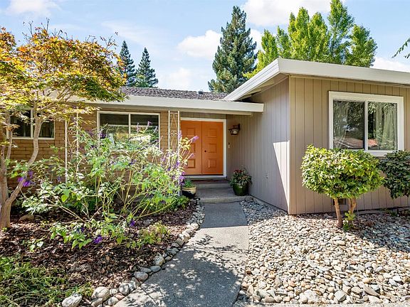 3rd image of 607 Lelandhaven Way