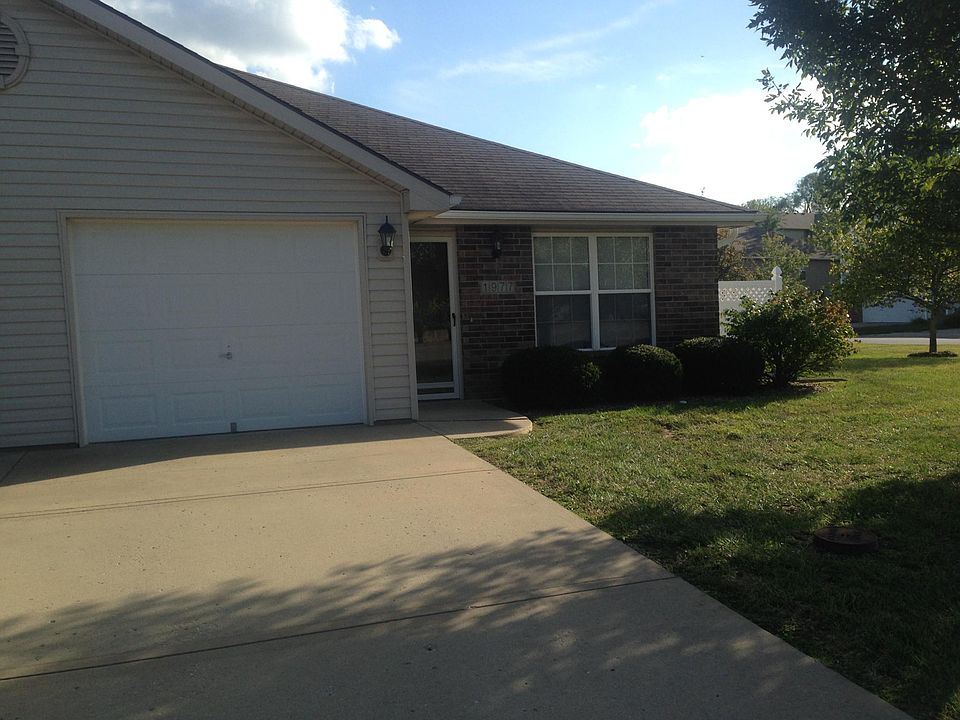1st image of 522 NW Mill Ct