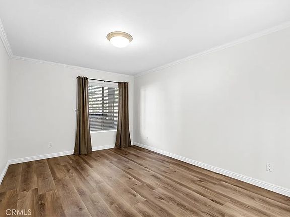 3rd image of 5510 Owensmouth Ave APT 129