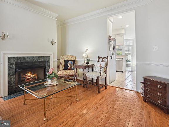4th image of 524 Lawson Way