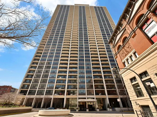 1560 N Sandburg Ter APT 2810J, Chicago, IL 60610
