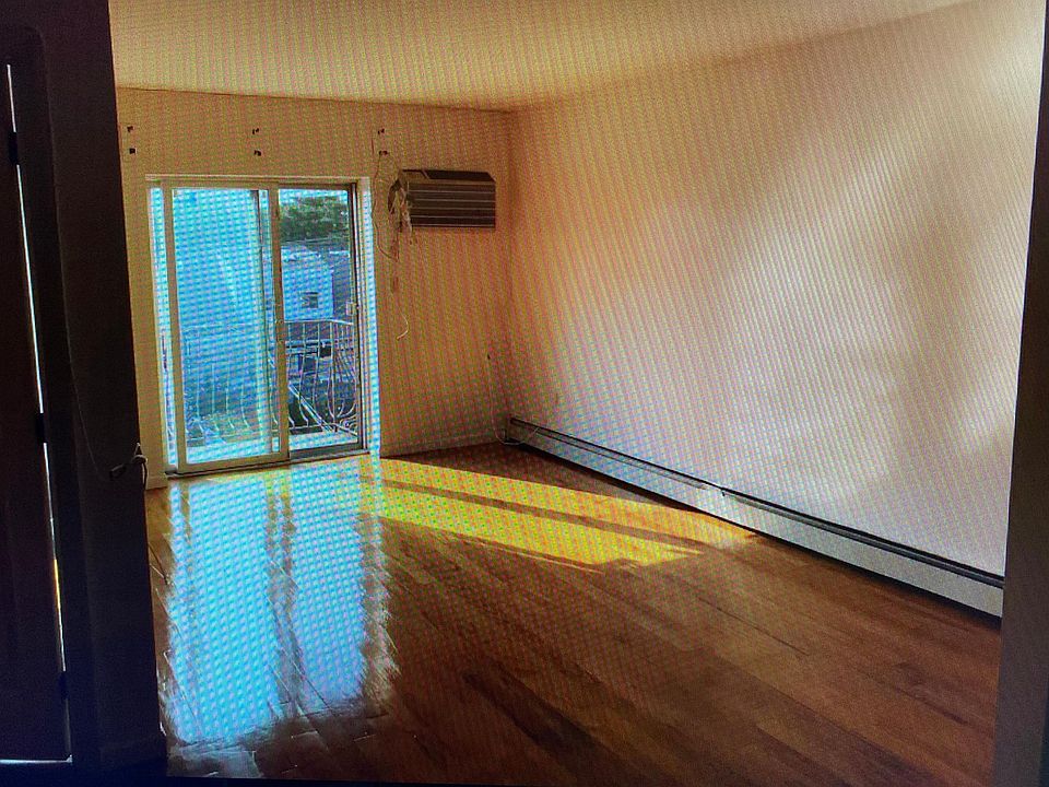 1st image of 2734 Hone Ave Floor 3