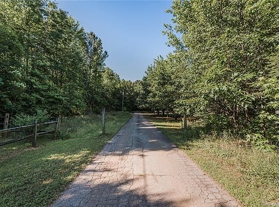 5th image of 520 Charolais Dr