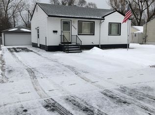 2849 N Pine St, Waukegan, IL 60087