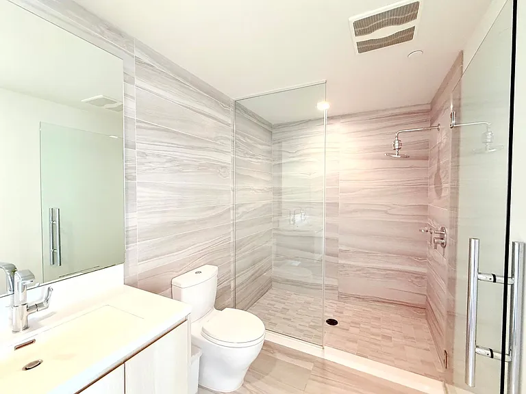 1050 S Grand Ave #1404 — Photo 17