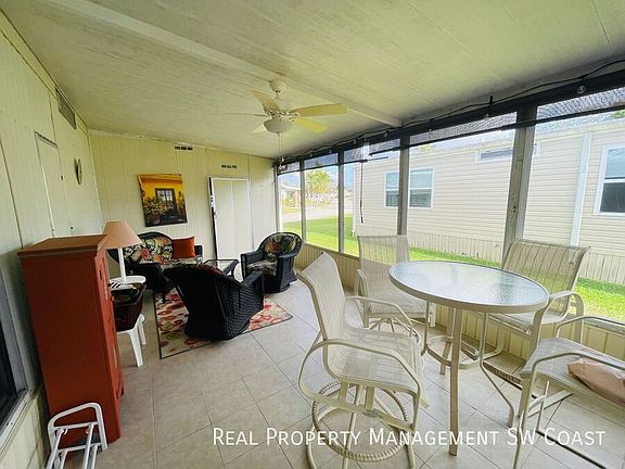 3rd image of 102 Queen Palm Dr