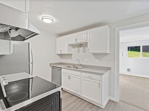 3rd image of 6804-6838 N Richmond Ave #6836
