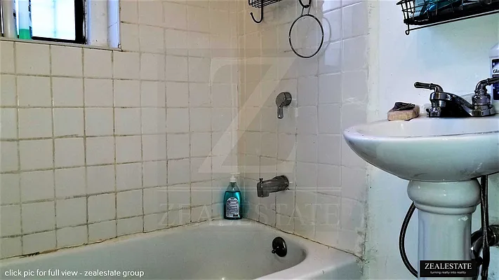 Rented by ZealEstate Group Inc | media 29