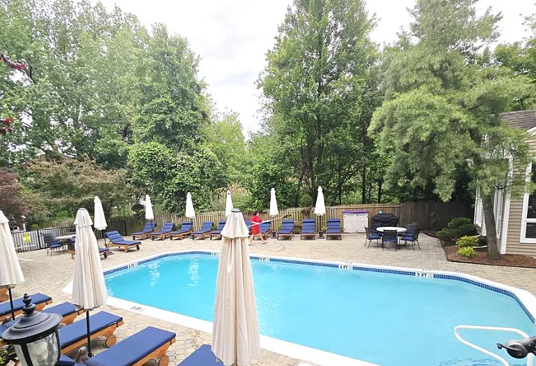 517 Windsor Dr #517 — Photo 5